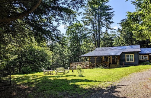 Smallwood Apartamento | Charming Brook Side Retreat by The Forest Reserve