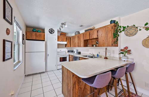 Florida North Atlantic Coast Casa | Charming Bungalow w/ Pool in North Palm Beach