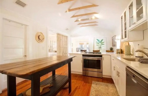 Dunedin Casa | Charming Bungalow Downtown