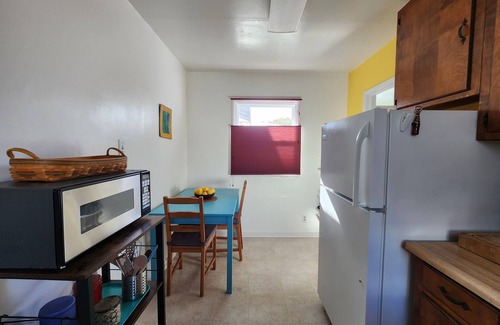 Broadmoor District Casa | Charming bungalow in San Leandro w/WiFi, near BART, downtown, hospitals & more!