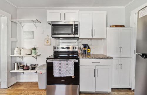 McKinney Casa | Charming Bungalow in McKinney – Walk to Downtown bungalow