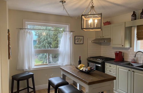 Elora Casa | Charming Bungalow in the Heart of Elora