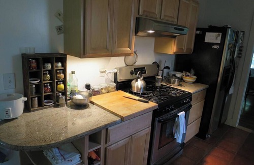 Cabbagetown Casa | Charming bungalow in walkable historic district