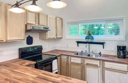 Fairhope Casa | Charming Bungalow Min From Shopping & Beaches