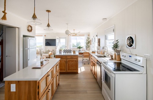Town of East Hampton Casa | Charming Bungalow on the Bay