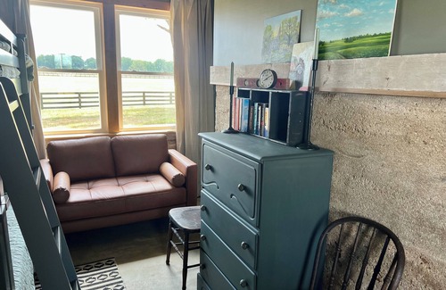 Shelby Cabina | Charming Bunkhouse with AC on working farm in Shelby