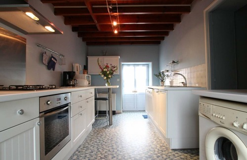 Montaigu-la-Brisette Cabaña | Casa acogedora con jardín privado, Wifi y chimenea en entorno rural