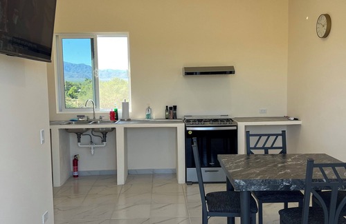 La Paz Casa | Charming 'CasaAzul 3-bedroom house with Starlink WiFi, AC in welcoming San Pedro