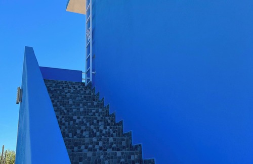 La Paz Casa | Charming 'CasaAzul 3-bedroom house with Starlink WiFi, AC in welcoming San Pedro