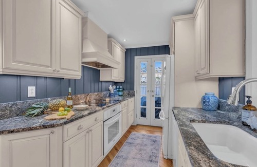 Point Pleasant Beach Cabaña | Charming classic 3-bedroom cottage in Point Pleasant Beach steps to the ocean