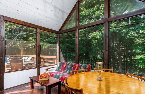 Les Pays-d'en-Haut Regional County Municipality Chalet De Esquí | Charming Chalet in the heart of the Laurentians. Paradise Pine Chalet