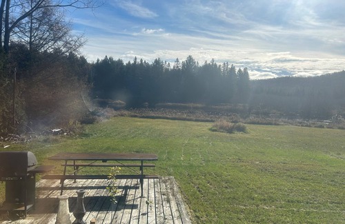 Mauricie Cabaña | Charming Riverside 3BR Cottage in Saint-Alexis-Des-Monts.