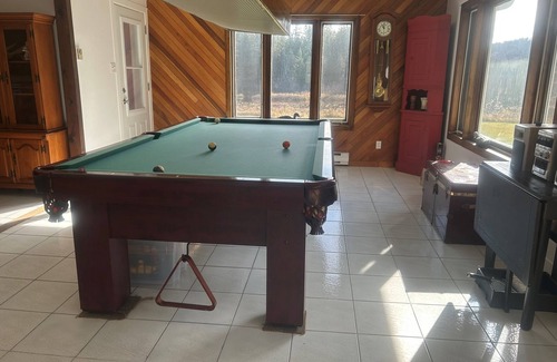 Mauricie Cabaña | Charming Riverside 3BR Cottage in Saint-Alexis-Des-Monts.