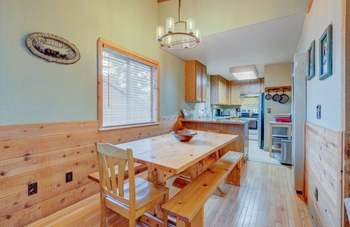 Tahoe Village Cabina | Charming cabin a mile from Heavenly's Boulder Lodge