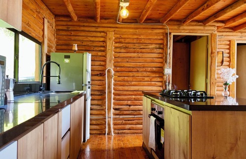 Guarne Cabina | Charming Cabin Getaway in Antioquia: WiFi, Balcony & BBQ