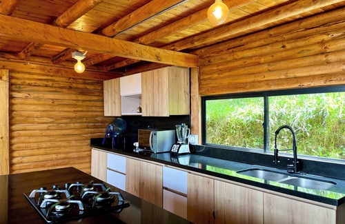 Guarne Cabina | Charming Cabin Getaway in Antioquia: WiFi, Balcony & BBQ