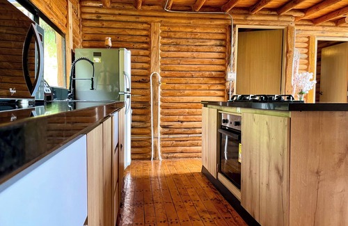 Guarne Cabina | Charming Cabin Getaway in Antioquia: WiFi, Balcony & BBQ