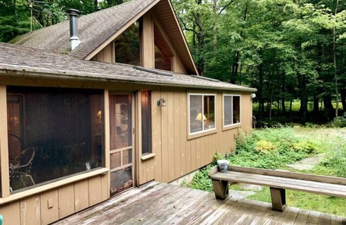 Sandisfield Casa | Charming Cabin in The Berkshires- Lake, Tennis, PickleBall, Hiking