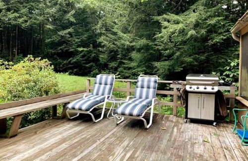 Sandisfield Casa | Charming Cabin in The Berkshires- Lake, Tennis, PickleBall, Hiking
