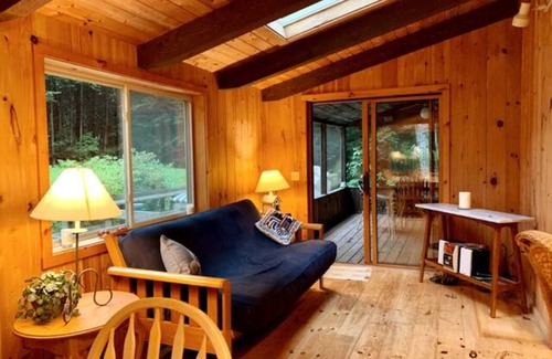 Sandisfield Casa | Charming Cabin in The Berkshires- Lake, Tennis, PickleBall, Hiking