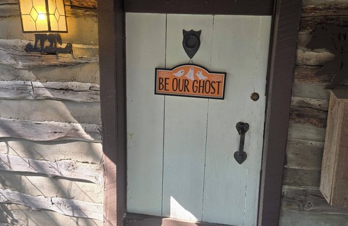 Broken Arrow Cabina | Charming cabin in delightful Broken Arrow at wildlife sanctuary