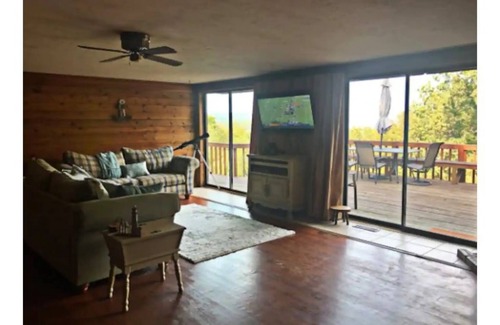 Higden Cabina | Charming Cabin! Minutes to Greers Ferry lake and Sugarloaf!