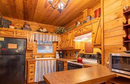 Purlear Cabina | Charming Cabin On 9 Acres & Near Waterfall