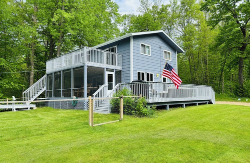 Ossipee Cabina | Charming Cabin on Beautiful Mission Lake!