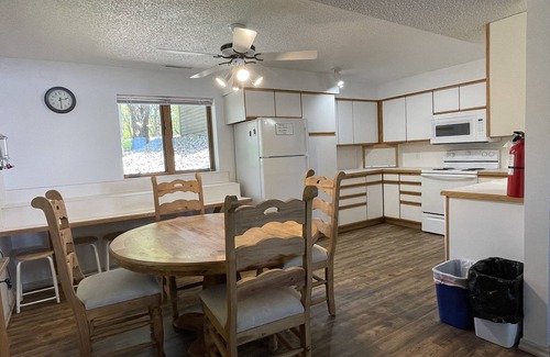 Alexandria Cabina | Charming Cabin on Crystal-Clear Lake Latoka!
