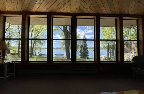 Alexandria Cabina | Charming Cabin on Crystal-Clear Lake Latoka!