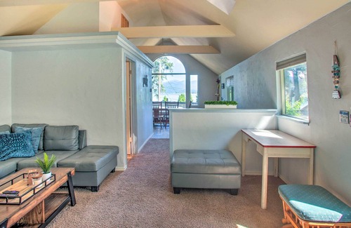 Newman Lake Cabina | Charming Cabin on Newman Lake w/ Boat Dock!