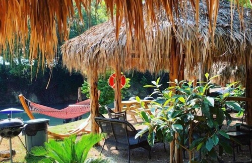 Prairie Lea Cabina | Charming Cabin on the San Marcos River, comfortable, clean, fun, lots to do! L4