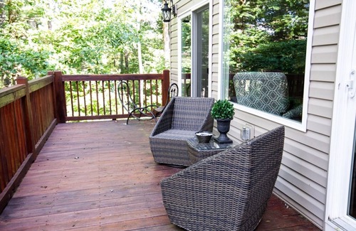 Clarkesville Cabina | Charming Cabin on 5 acres with Pond & Kayak