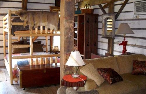 Bellevue Casa | Charming Cabin Rental with a Hot Tub near Cedar Point and Lake Erie in Ohio