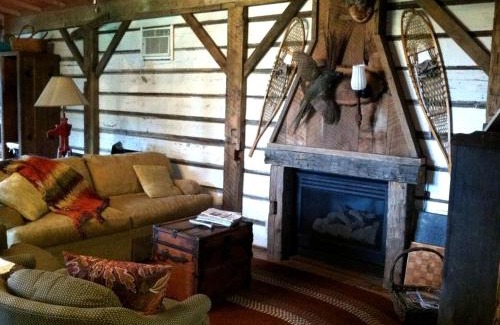Bellevue Casa | Charming Cabin Rental with a Hot Tub near Cedar Point and Lake Erie in Ohio