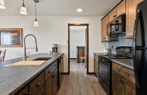 Kalispell Cabina | Hand Crafted Cabin w/ Wildlife & Mountain Views