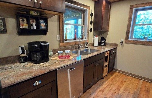 Dahlonega Cabina | Charming cabin with a loft, fire pit and creek in enchanting Dahlonega