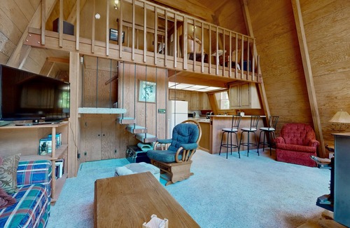 Blairsden-Graeagle Cabina | Charming Cabin with Deck and Yard Games and Mountain Views