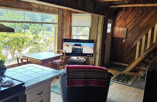 Poulsbo Cabina | Charming cabin with loft bedroom in Poulsbo
