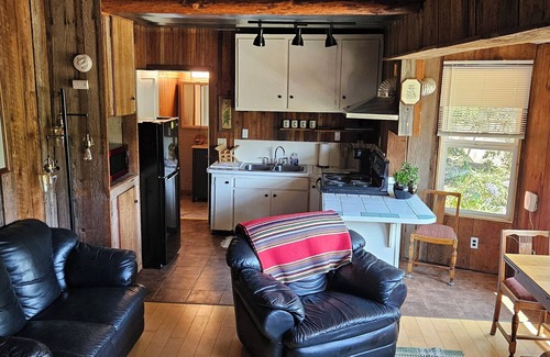 Poulsbo Cabina | Charming cabin with loft bedroom in Poulsbo