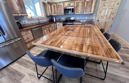 Madison County Casa | Charming Cabin with Panoramic Mountain Views near Pony in the Tobacco Root Foothills, Montana