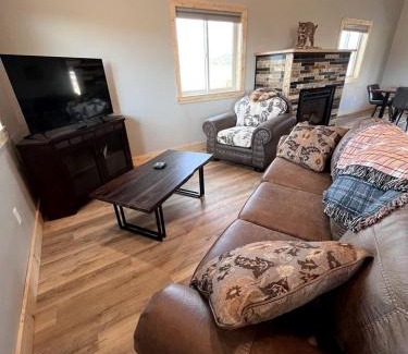 Madison County Casa | Charming Cabin with Panoramic Mountain Views near Pony in the Tobacco Root Foothills, Montana