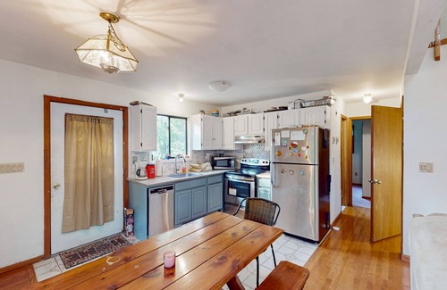 Lake Ariel Casa | Charming cabin with decks, community amenities & dog friendly