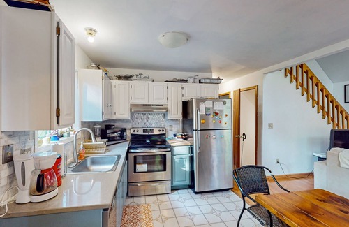 Lake Ariel Casa | Charming cabin with decks, community amenities & dog friendly