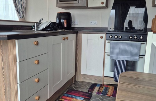 Lossiemouth Casa | Charming & Calming 2Bed Caravan, Moray Firth Coastline, WiFi, Ensuite With Bath.