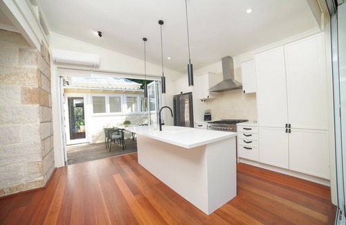 Cammeray Cabaña | Charming Cammeray Cottage Close to CBD, Perfect for Family Getaways