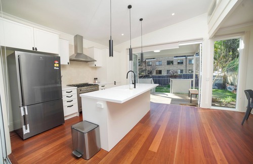 Cammeray Cabaña | Charming Cammeray Cottage Close to CBD, Perfect for Family Getaways