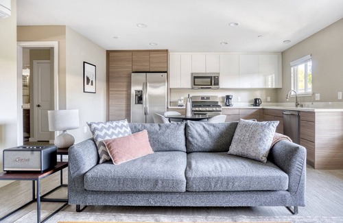 Campbell Apartamento | Charming Campbell 1BR w/ W/D, Pool, Gym, walk to WF + TJ, by Blueground