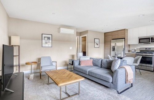 Campbell Apartamento | Charming Campbell 1BR w/ W/D, Pool, Gym, walk to WF + TJ, by Blueground