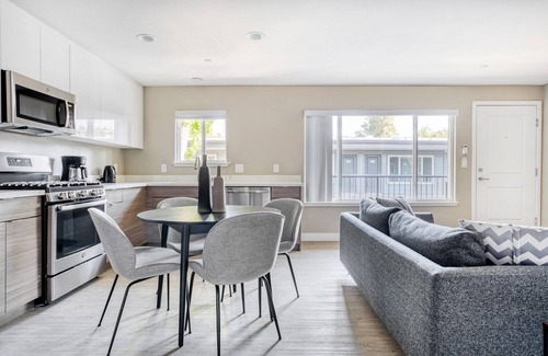 Campbell Apartamento | Charming Campbell 1BR w/ W/D, Pool, Gym, walk to WF + TJ, by Blueground